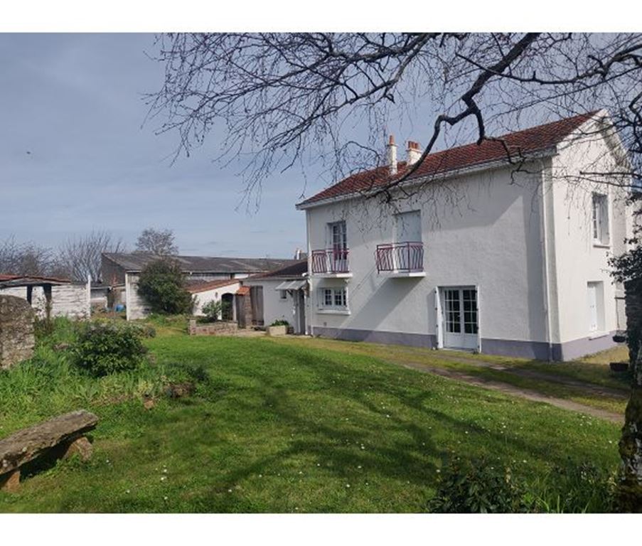 Maison ST JEAN DE BOISEAU
