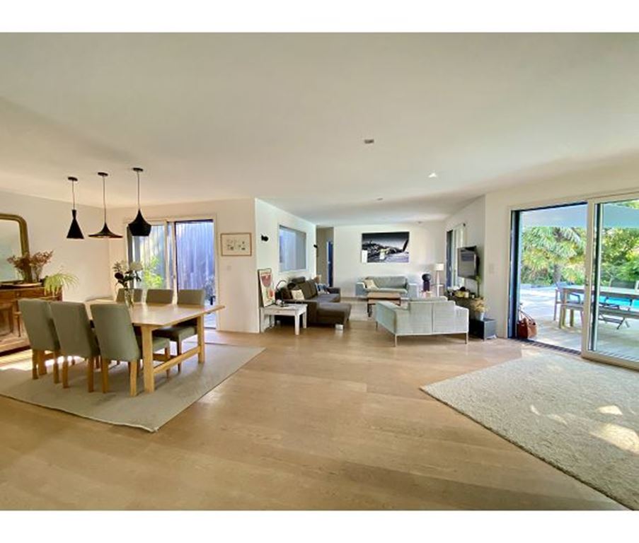 Maison de plain pied ST LEGER LES VIGNES